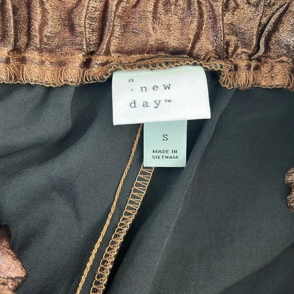 A New Day Metallic Shorts NWOT - Picture 3 of 5